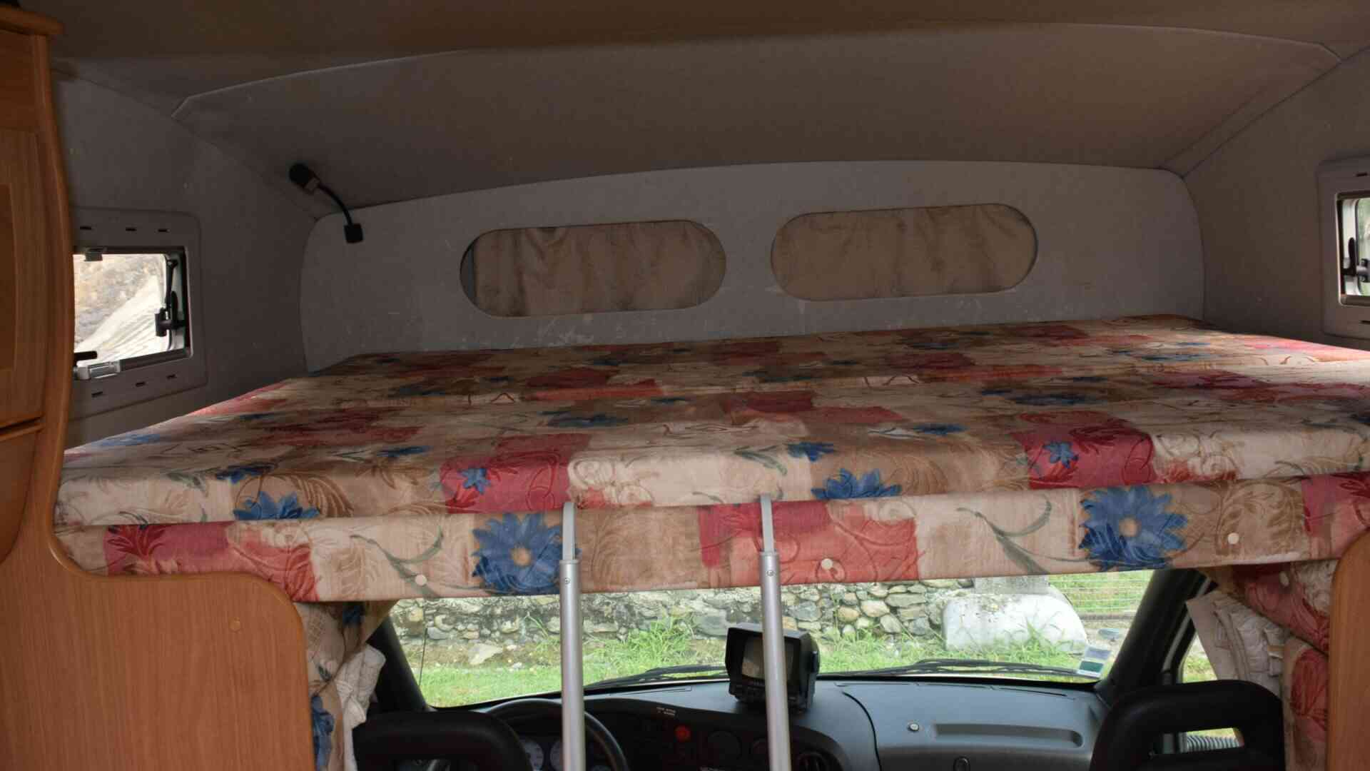 camping-car MOBILVETTA ICARO S10  intérieur 